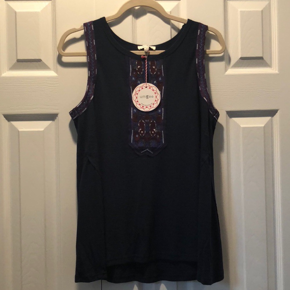 NWT Umgee tank/blouse. Navy. Size M